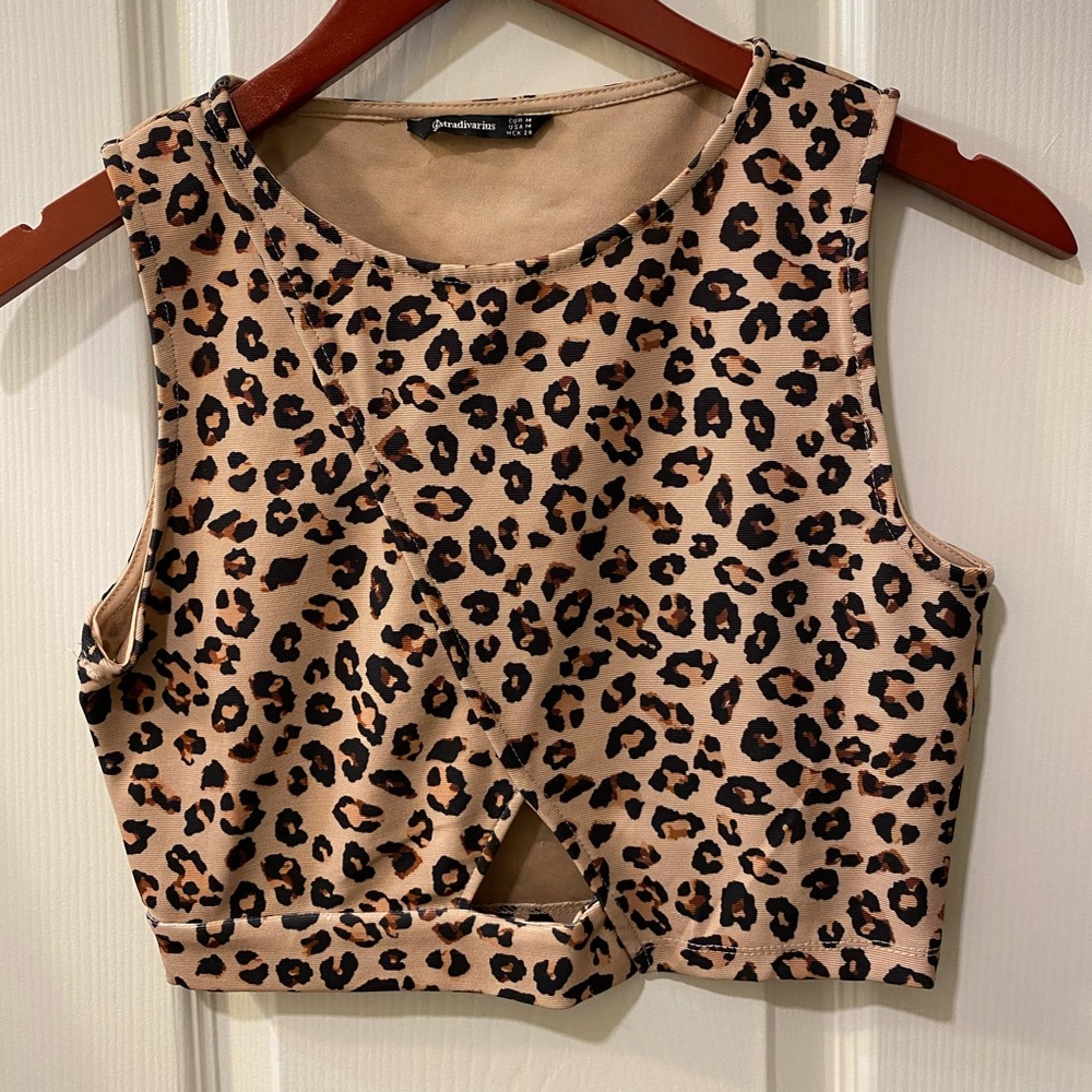 Cheetah print crop tank key-hole detail size M